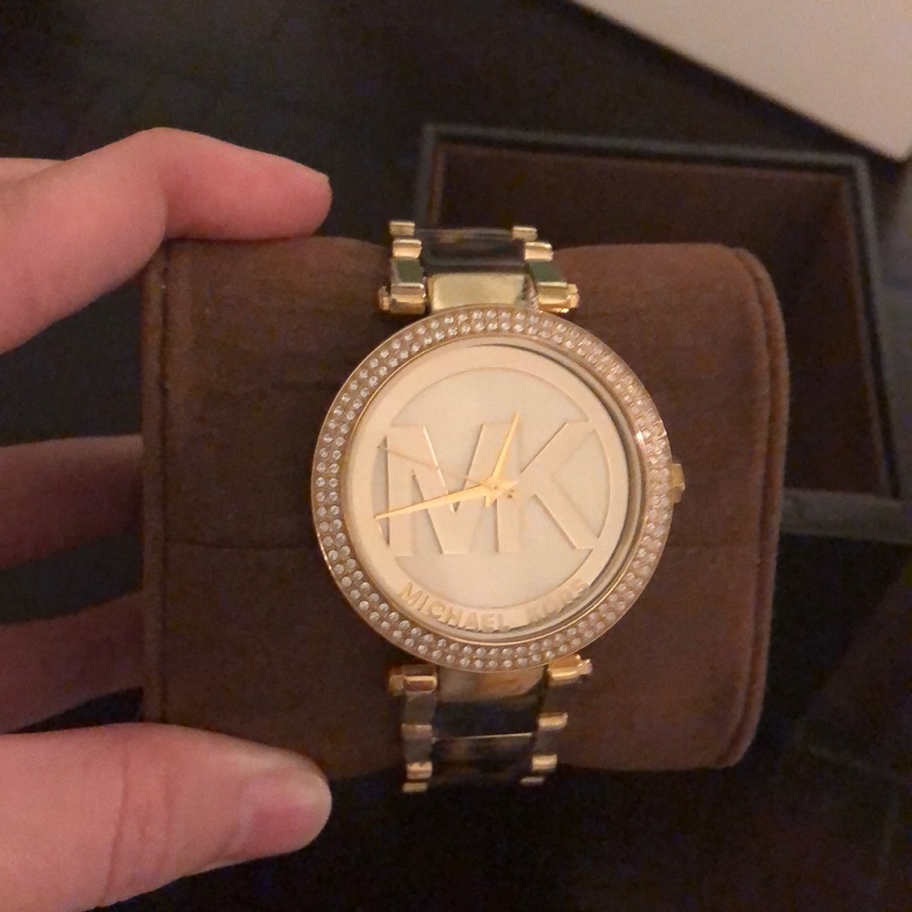 ⬇️$140 Women’s Michael Kors Watch